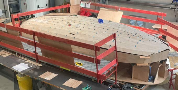 Prototype de voilier « 650 » en bois, en construction chez Duqueine Atlantique (photo: droits réservés)