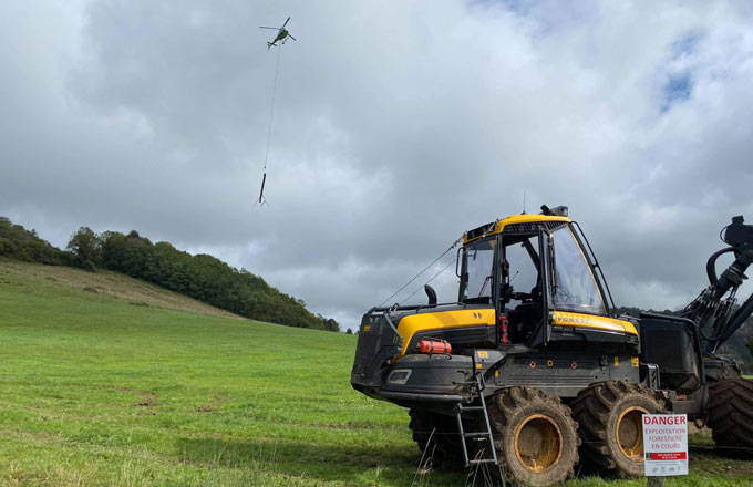 Du débardage de bois par hélicoptère pour parer au risque d’inondation