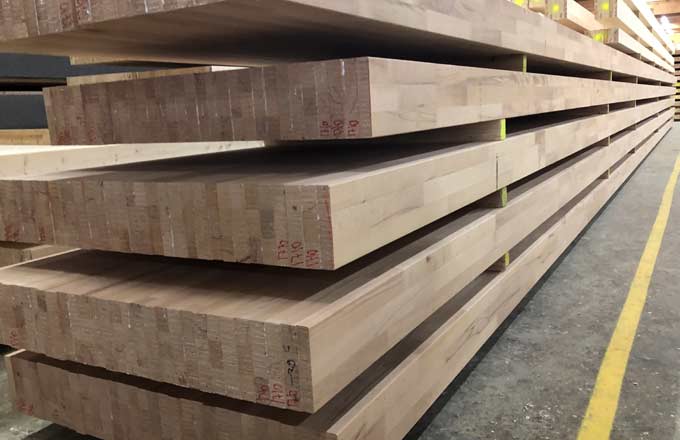 Bois feuillus en construction: Manubois lance la production de lamellé-collé en hêtre
